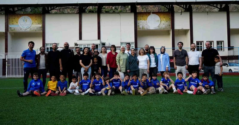 Gümüşhane’de tribünlere anne eli değiyor