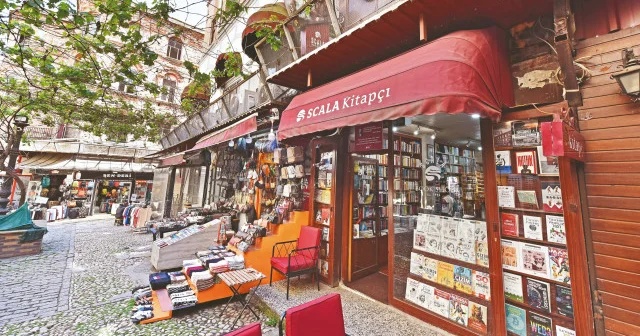 Beyoğlu’nda 33 yıllık edebiyat nöbeti Yeni Şafak Pazar Eki Haberleri