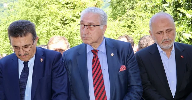 Rektör Prof. Dr. İbrahim Hakkı Aydın ın annesi son yolculuğuna uğurlandı Trabzon Haberleri