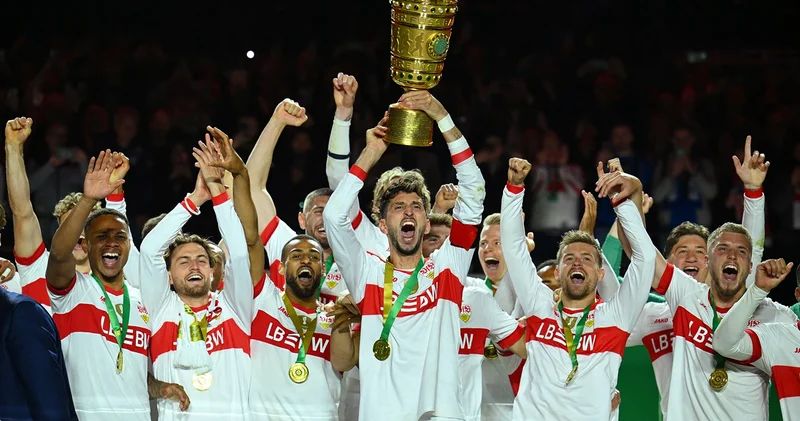 Milli futbolcu Atakan Karazor un takımı Stuttgart, Almanya Kupası nı kazandı