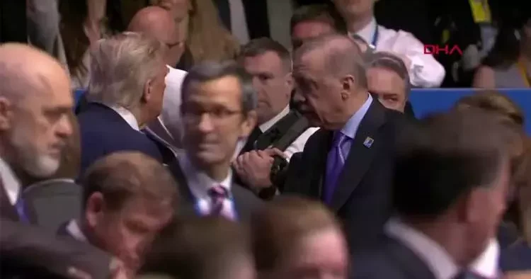 NATO Liderler Zirvesi... Cumhurbaşkanı Erdoğan ve ABD Başkanı Trump ayaküstü görüştü