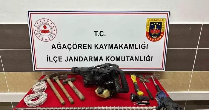Aksaray da kaçak define avı: Kazı yaparken suçüstü jandarmaya yakalandılar!