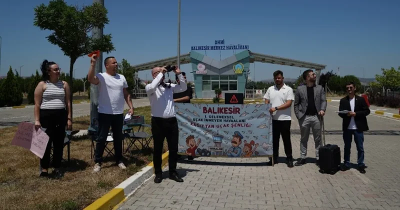 Issız pistte kağıt uçak festivali! Sözcü Gazetesi