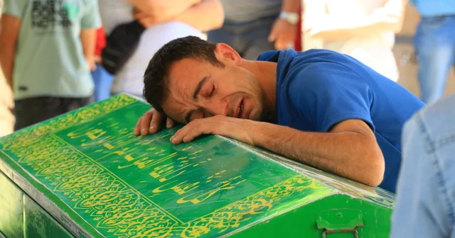 Kazada ölen 3 yaşındaki Efe toprağa verildi; acılı baba ayakta zor durdu Tokat Haberleri
