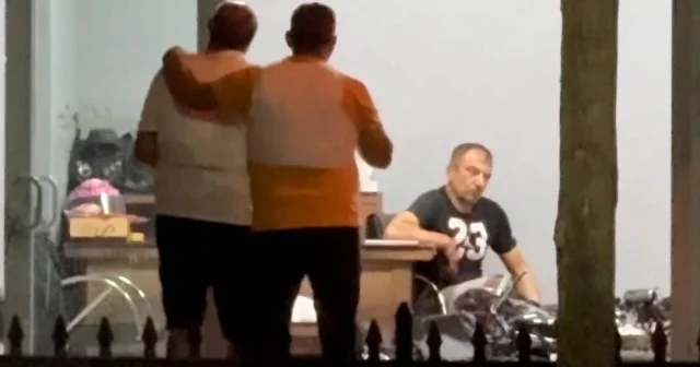 Sakarya da yakalama kararı olan şahıs polise ateş açıp dükkana saklandı: Yaralı halde 6 saat direndi VİDEO İZLE