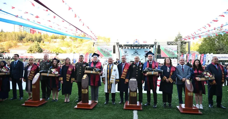 Sağlık Bilimleri Üniversitesi Gülhane Külliyesinde mezuniyet coşkusu