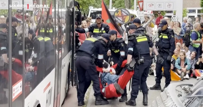 NATO zirvesini protesto eden aktivistlerine polis müdahalesi