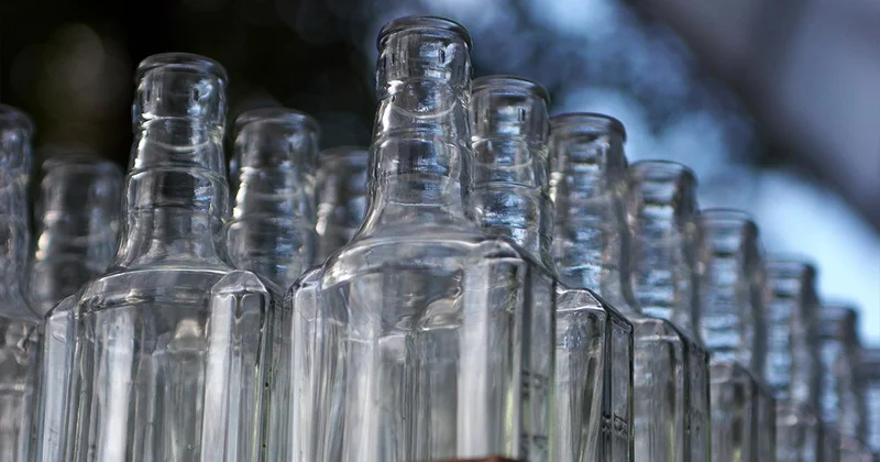 Cam şişelerde daha fazla mikroplastik olabilir