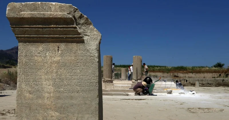 Magnesia Antik Kenti nin en büyük meydanı gün ışığına çıkıyor