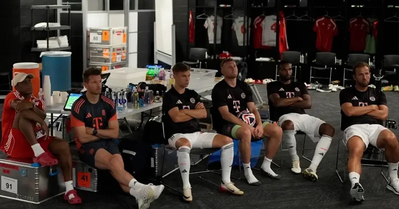 Bu da oldu! Bayern Münih in yedekleri 40 derece sıcak nedeniyle maçı soyunma odasında izledi