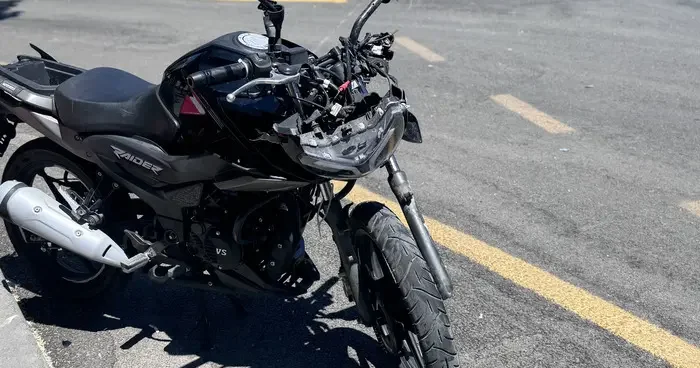 Erzurum da motosiklet hafif ticari araçla çarpıştı! Motosiklet sürücüsü ağır yaralandı