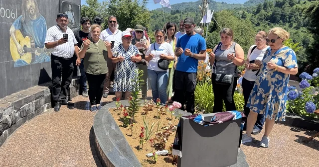 Karadenizli sanatçı Kazım Koyuncu, vefatının 20. yılında mezarı başında anıldı Artvin Haberleri
