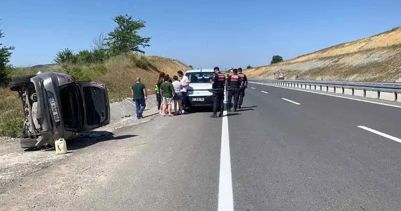 3’ü çocuk 5 kişinin içinde olduğu otomobil takla attı