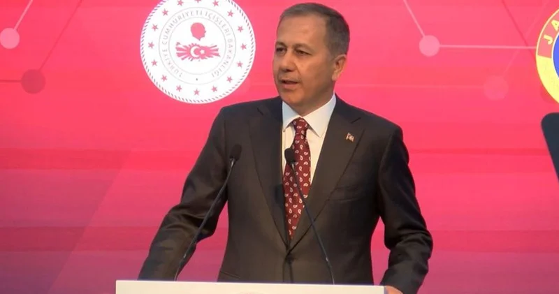 Son dakika İçişleri Bakanı Ali Yerlikaya: Aranan 12 suçlu yurda getirildi Son dakika haberleri
