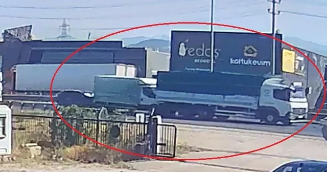 Bursa da 3 aracın karıştığı zincirleme kaza kamerada; 1 yaralı Bursa Haberleri