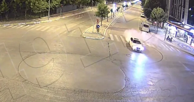Drift atmaya doyamayan sürücünün trafiği tehlikeye attığı anlar kamerada VİDEO İZLE