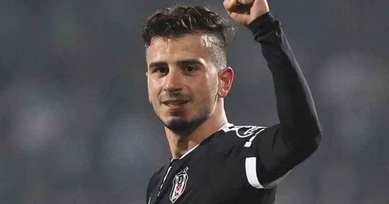Eski Beşiktaşlı Oğuzhan Özyakup maç biter bitmez telefona sarılarak tepki gösterdi