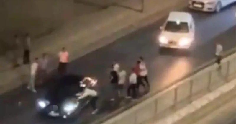Şehir eşkıyaları, aracın önünü kesip hamile kadına saldırdı