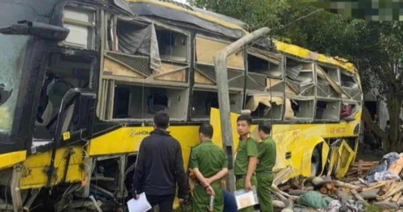 Vietnam da korkunç kaza: Yataklı otobüs yoldan çıktı... Çok sayıda ölü ve yaralı var