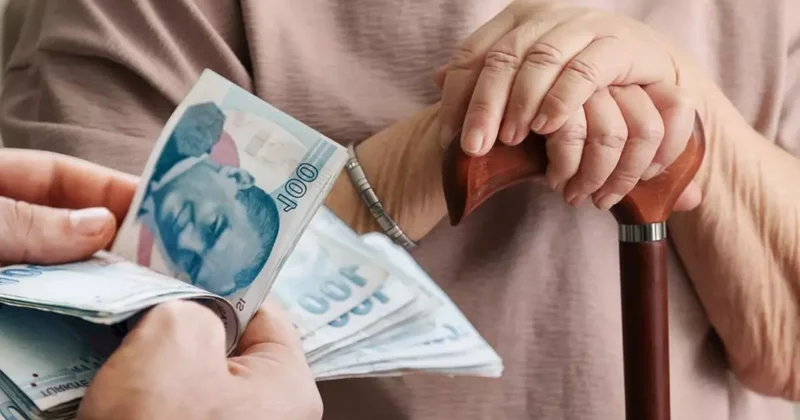 Emeklilerin beklediği gün geldi! Bugün hesaplara yatıyor