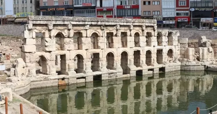 Varlığını duyan görmek için geliyor Gurbetçilerin uğrak yeri oldu...
