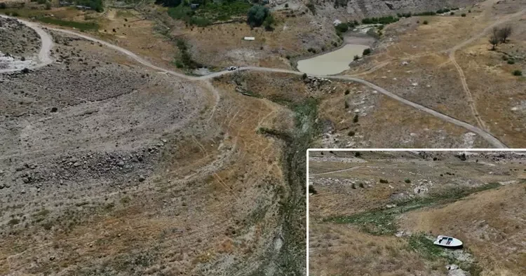 Sıcak havanın etkisiyle sular çekildi! Kentte eski bir mahalle ortaya çıktı Mezarlarımız, evlerimiz görüldü