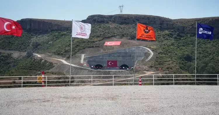 İki buçuk saat süren yol 36 dakikaya inecek!