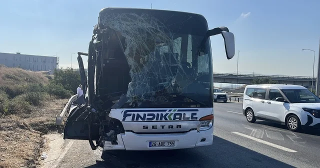 TEM de yolcu otobüsü kamyona arkadan çarptı; 1 i ağır, 7 yaralı Kocaeli Haberleri