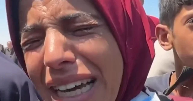 Yardım noktasında ABD li askerlerin saldırısına uğrayan kadın dünyaya haykırdı: Hayatımızda hiç böyle aşağılanmadık VİDEO İZLE