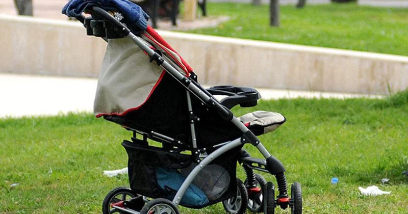 Bebek arabasıyla seyahati kısıtlayan uygulamaya son verildi
