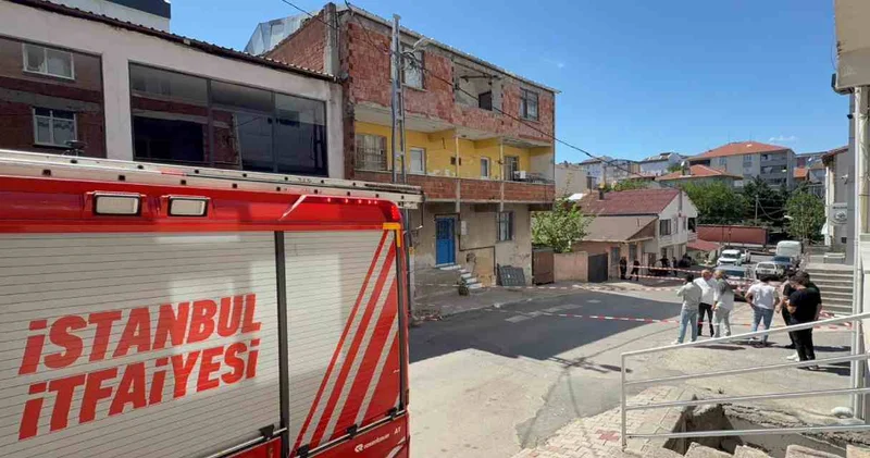 İstanbul da çökme riski olan bina tahliye edildi