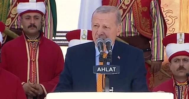 Cumhurbaşkanı Erdoğan Ahlat ta: Buradaki eserler tarihimizin şahididir Politika Haberleri