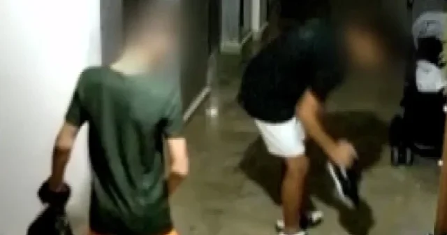 Göbek atarak ayakkabı çaldılar: O anlar saniye saniye kaydedildi VİDEO İZLE