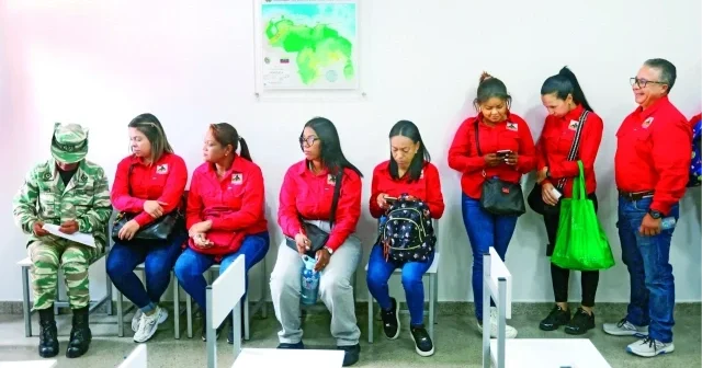 Maduro dan halka SİLAH çağrısı: ABD donanmasına karşı milis kuvvet Dünya Haberleri