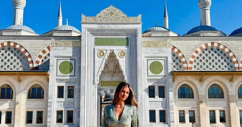 China Suárez, Çamlıca Camii’ni keşfetti Magazin haberleri