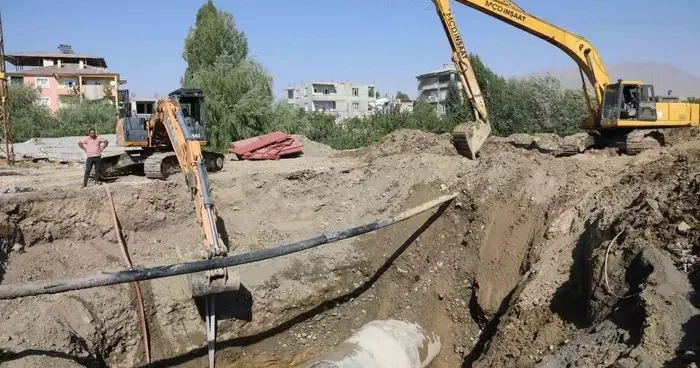 VASKİ ana su hattındaki arızayı gidermek için kesintisiz mesai yapıyor