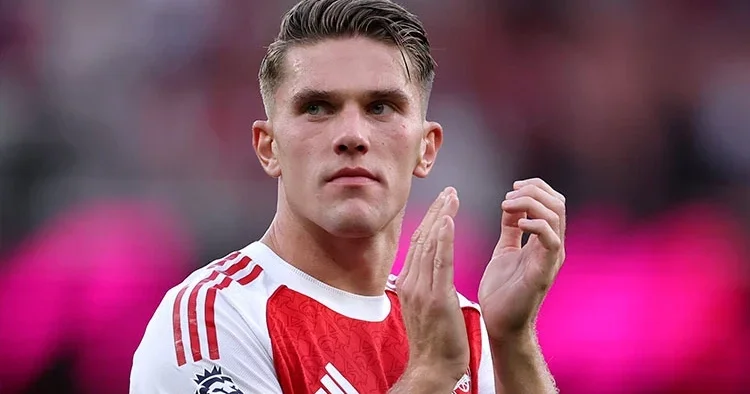 Arsenal, farklı kazandığı haftada Premier Lig in zirvesine yerleşti