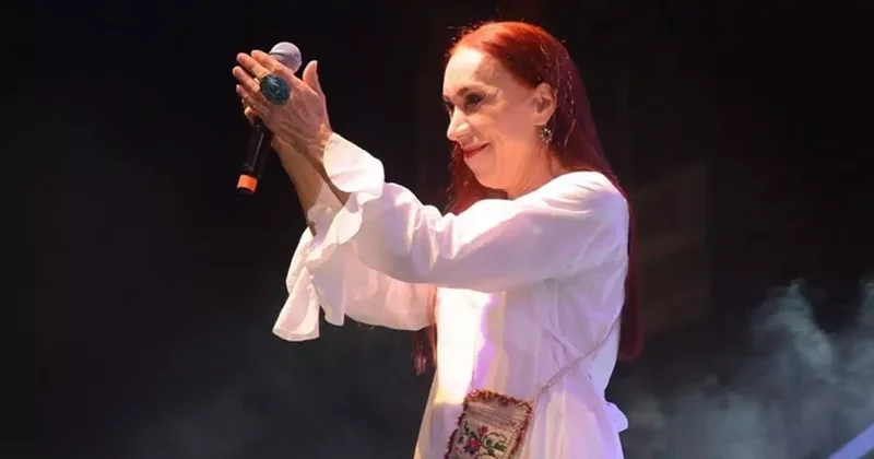 Leman Sam, konser verdiği ilimizde sahneden belediyeyi bombaladı