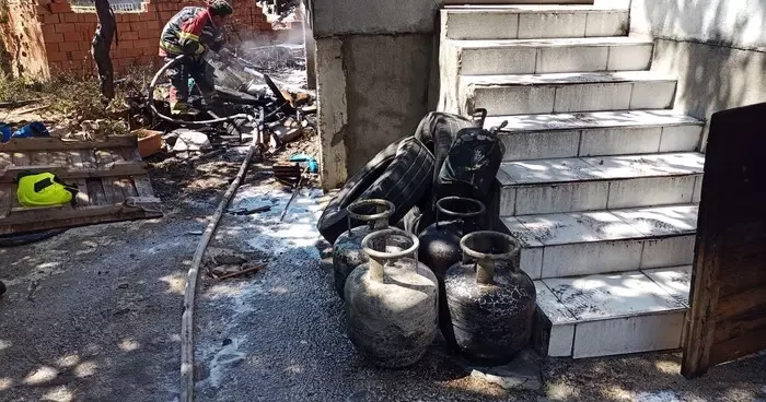 Balıkesir de ev yangını korkuttu