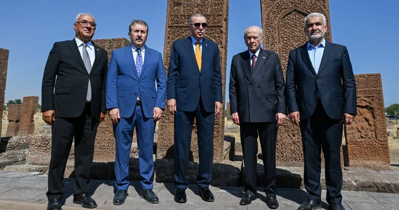 Bu seneki Ahlat karesinde üç isim yer almadı bir isim de yeni eklendi