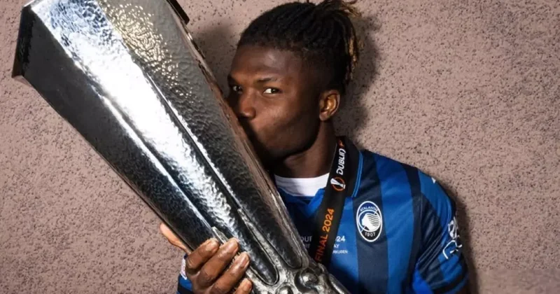 Beşiktaş ın yeni golcüsü El Bilal Toure, İstanbul da
