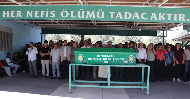 Mersin deki kazada ölen Farah, Diyarbakır da defnedildi Diyarbakır Haberleri