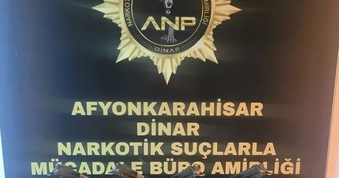 Şüpheli araçta 4 ruhsatsız tabanca ele geçirildi