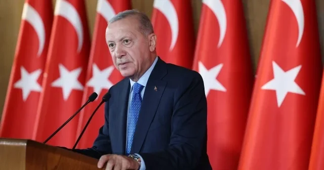 Cumhurbaşkanı Erdoğan: Yurt dışında yaşayan kardeşlerimiz ana muhalefetin kum torbası değildir VİDEO İZLE