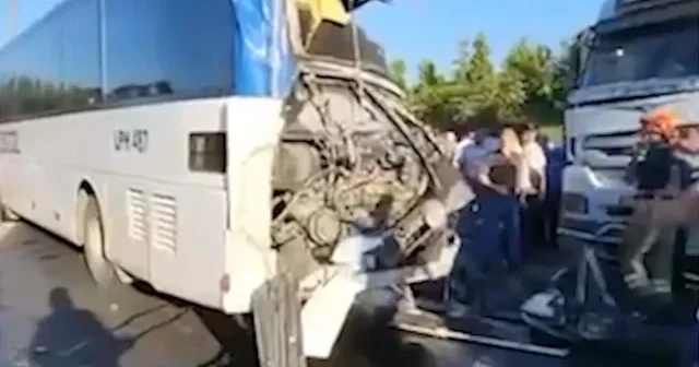 Küçükçekmece TEM Otoyolu ndaki zincirleme kazada 1 kişi öldü VİDEO İZLE