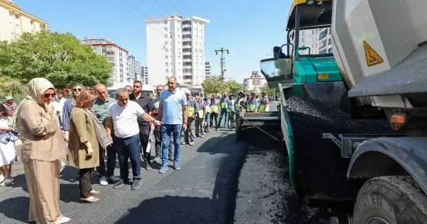 Gaziantep haberleri Gaziantep Büyükşehir, kent genelinde asfalt seferberliği başlattı 25 Ağustos 2025