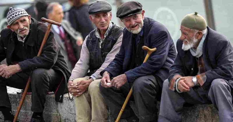 Emekliye her ay bin lira destek: Market ve su faturası yardımı da var!