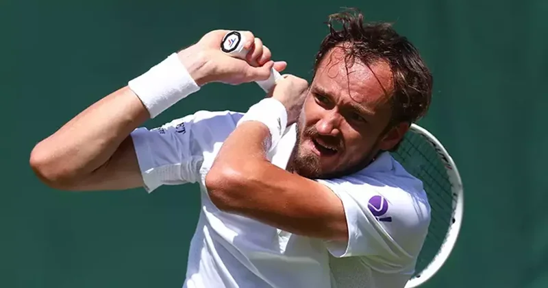Watch: An intruder photographer sparks Medvedev meltdown in US Open