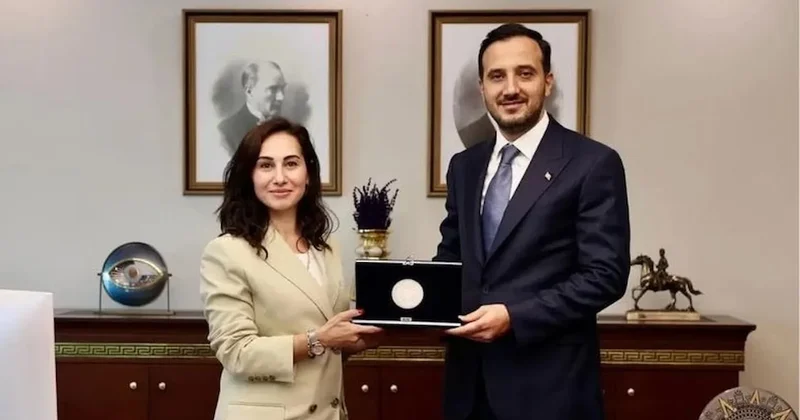 AKP ye geçen Özlem Vural Gürzel, Atatürk ün o tablosunu kaldırdı Sözcü Gazetesi
