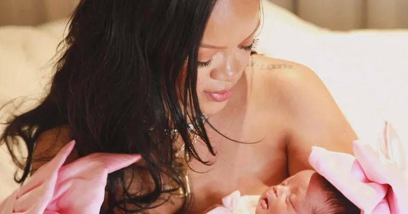 Rihanna kızını kucağına aldı Magazin haberleri